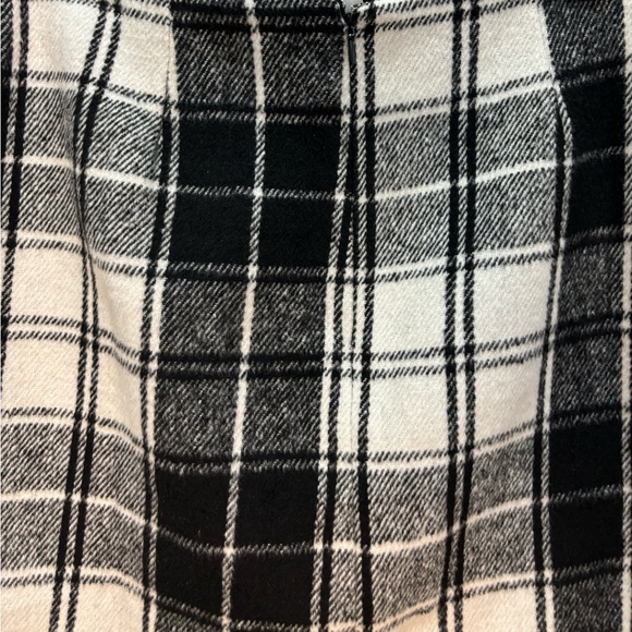 NWT- FASHION on Earth Plaid Mini Skirt w/ Small Slit. Black/ White - Picture 4 of 4